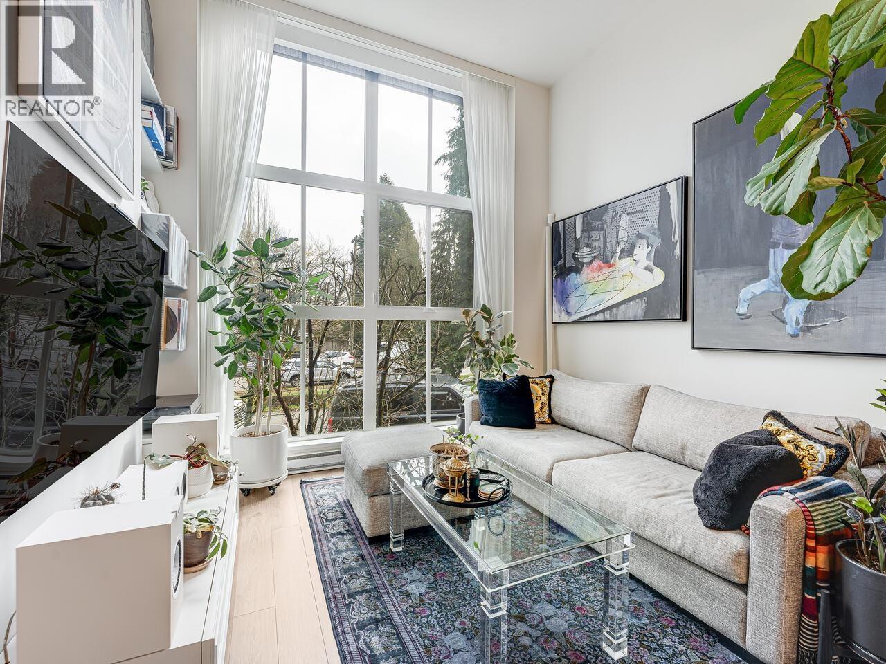 3431 Porter Street, Vancouver, British Columbia  V5N 4H2 - Photo 1 - R3101118