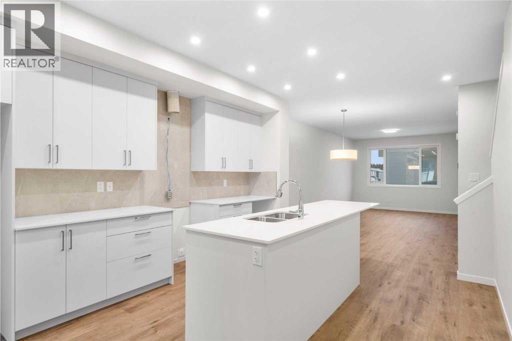 107 Royston Way Nw, Calgary, Alberta  T3L 0M4 - Photo 2 - A2277807