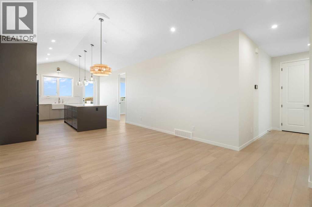 147 Marmot Grove Nw, Calgary, Alberta  T3R 2G4 - Photo 11 - A2278156