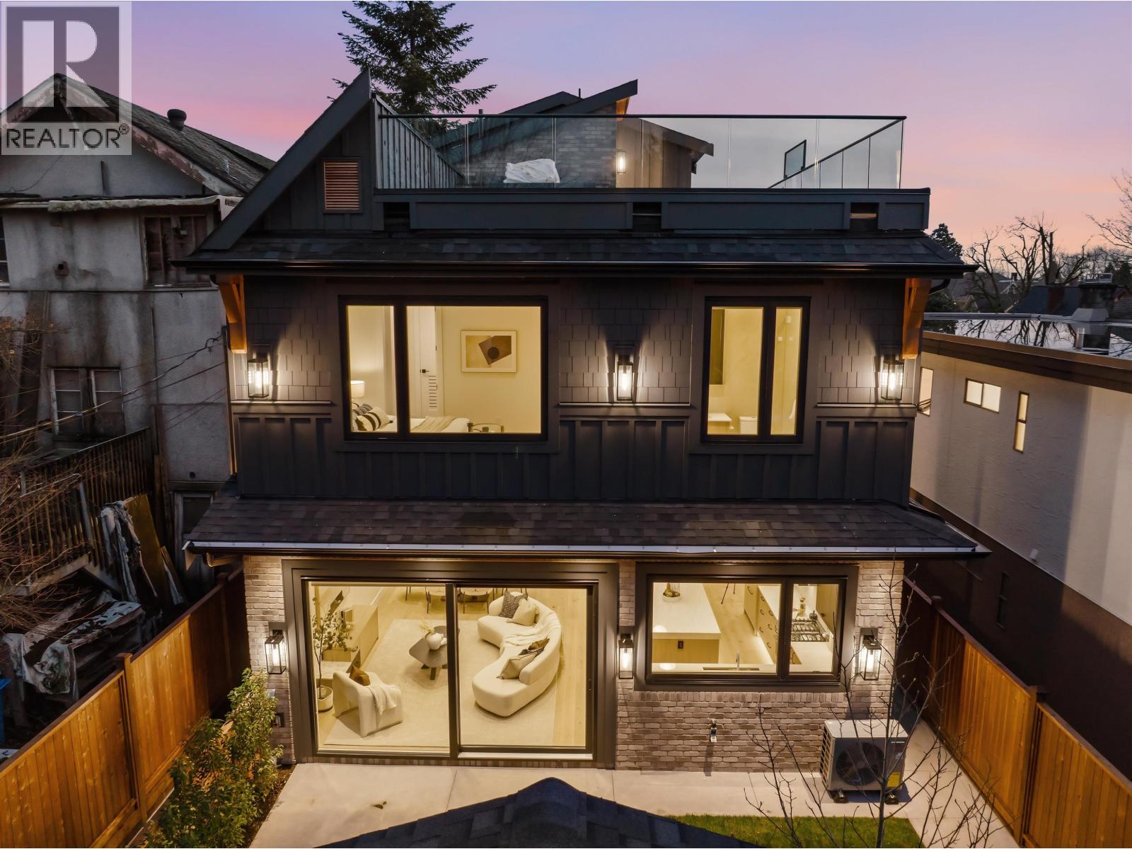 2 1841 Parker Street, Vancouver, British Columbia  V5L 2L1 - Photo 2 - R3100870