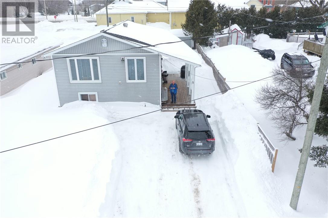 5 Algoma, webbwood, Ontario