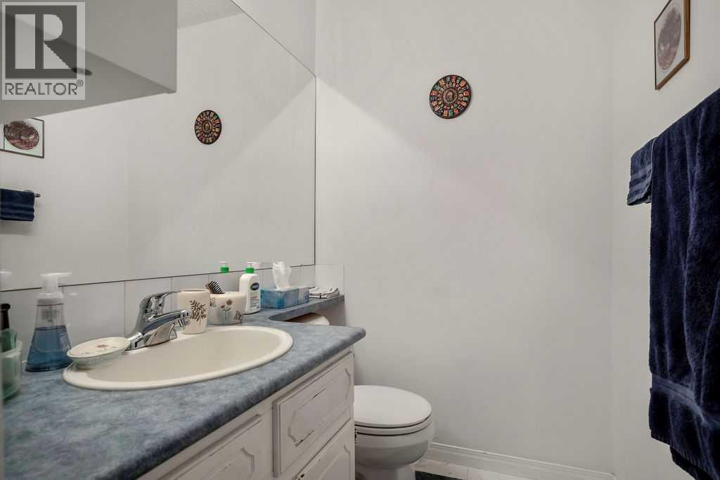 111 Deerfield Drive Se, Calgary, Alberta  T2J 6T9 - Photo 7 - A2292660