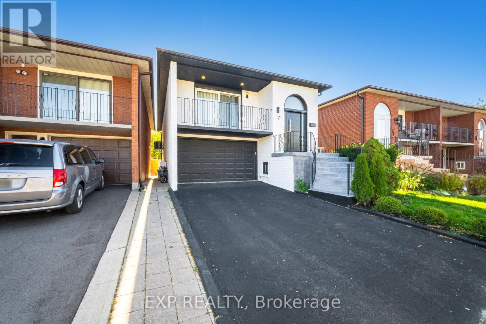 7 Boyne Highlands Court, Vaughan, Ontario  L4K 1K4 - Photo 3 - N12896606