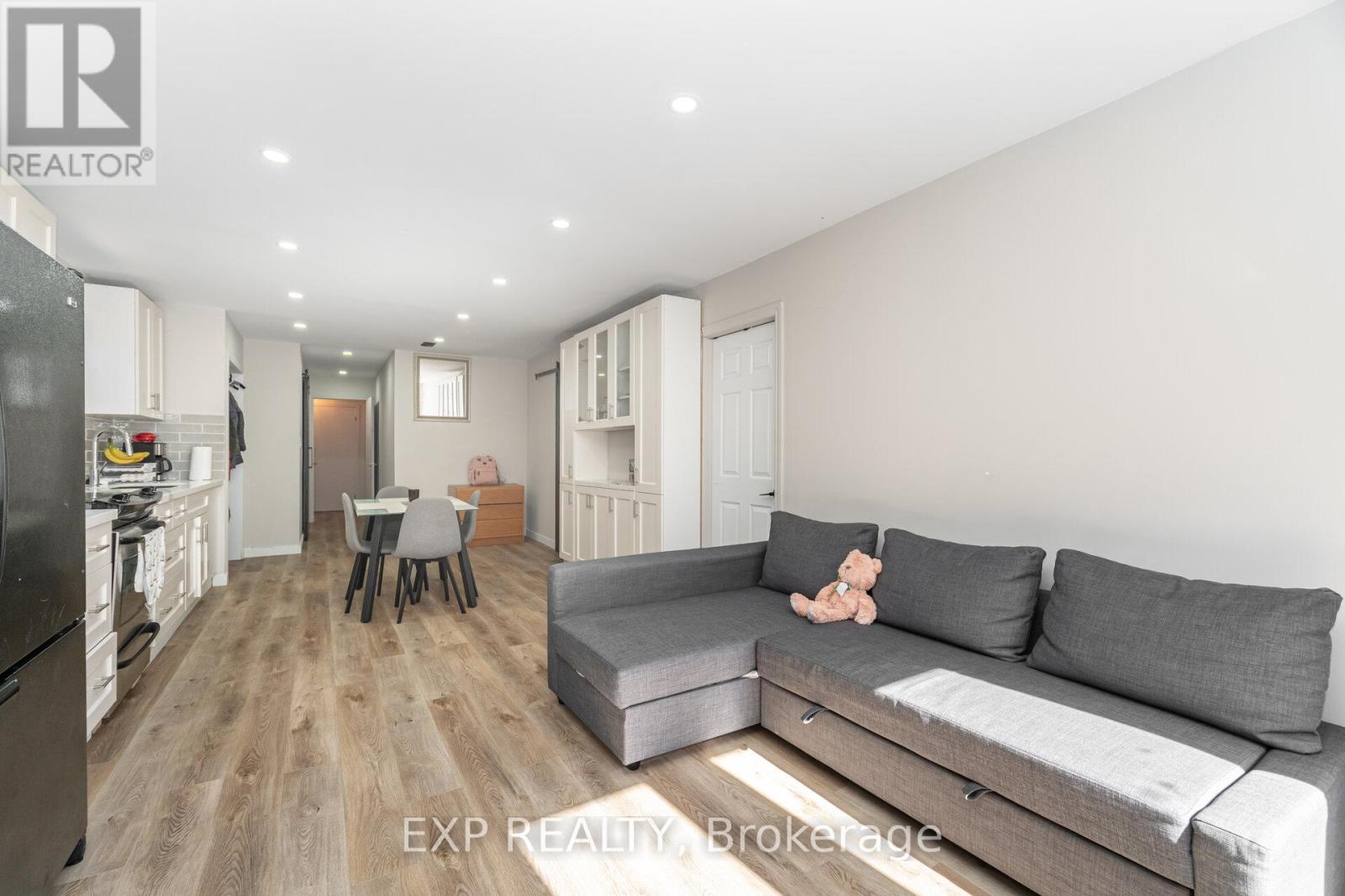 7 Boyne Highlands Court, Vaughan, Ontario  L4K 1K4 - Photo 33 - N12896606