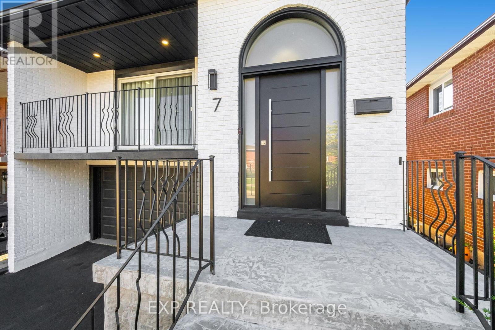 7 Boyne Highlands Court, Vaughan, Ontario  L4K 1K4 - Photo 5 - N12896606