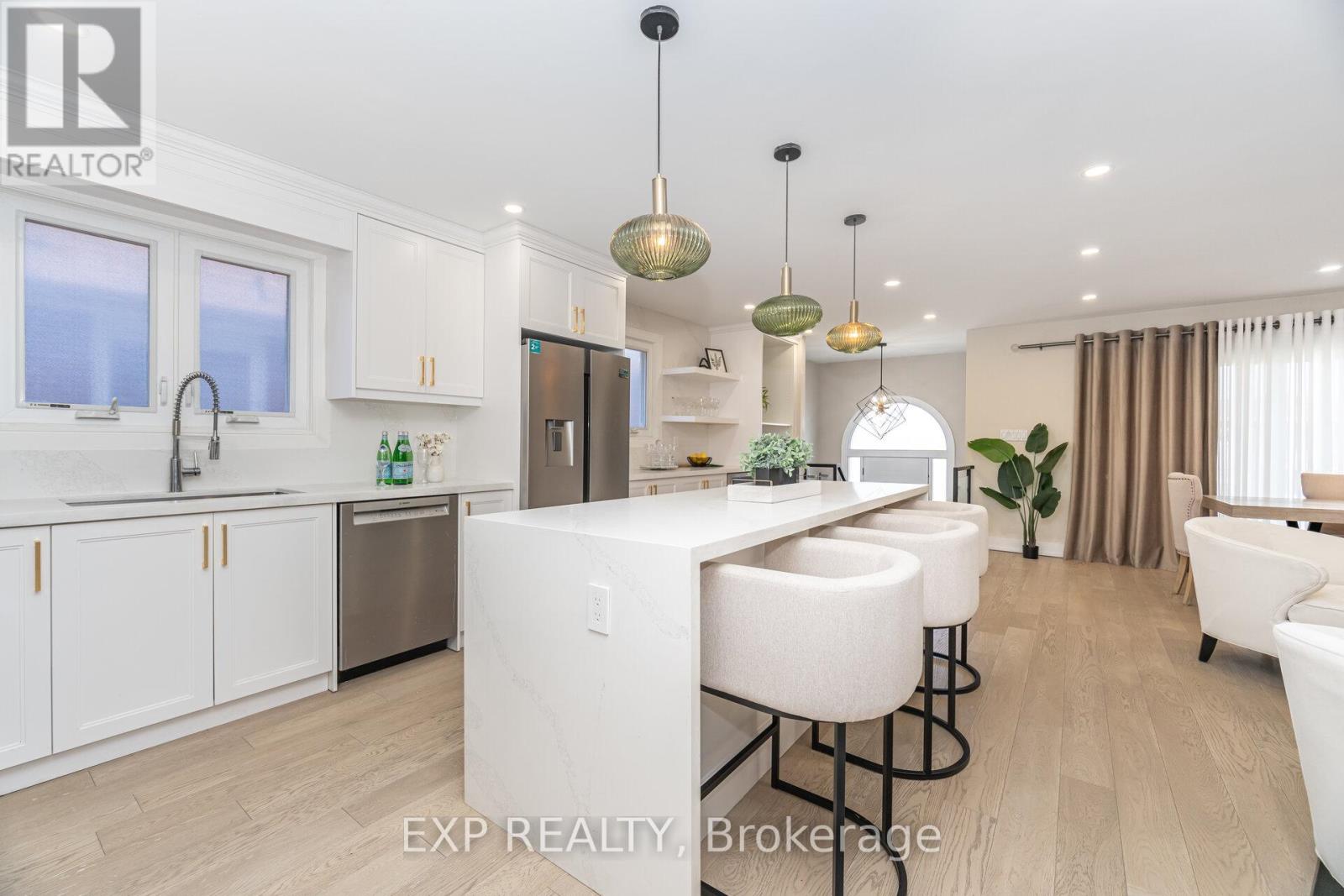 7 Boyne Highlands Court, Vaughan, Ontario  L4K 1K4 - Photo 9 - N12896606