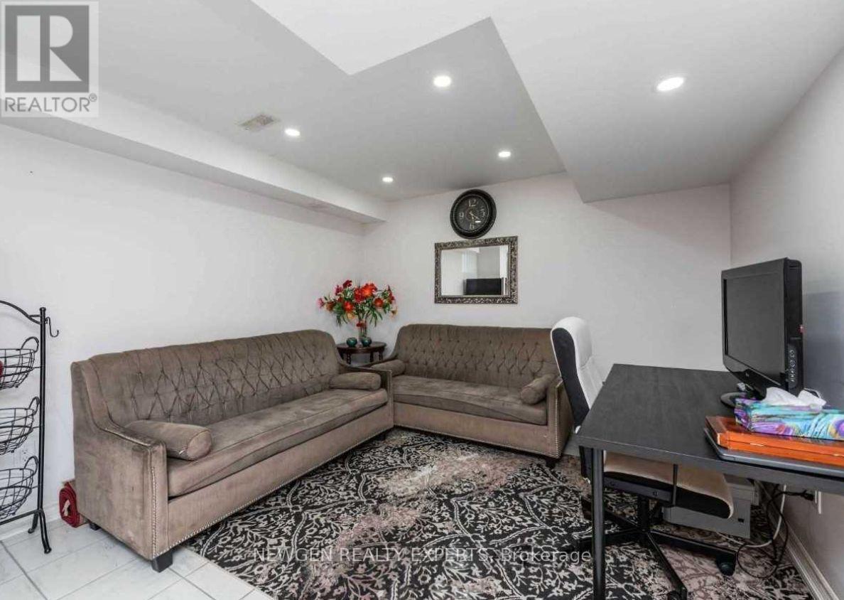 24 Thornapple (Basement) Street, Brampton (Sandringham-Wellington North), Ontario  L6R 3X2 - Photo 3 - W12896588