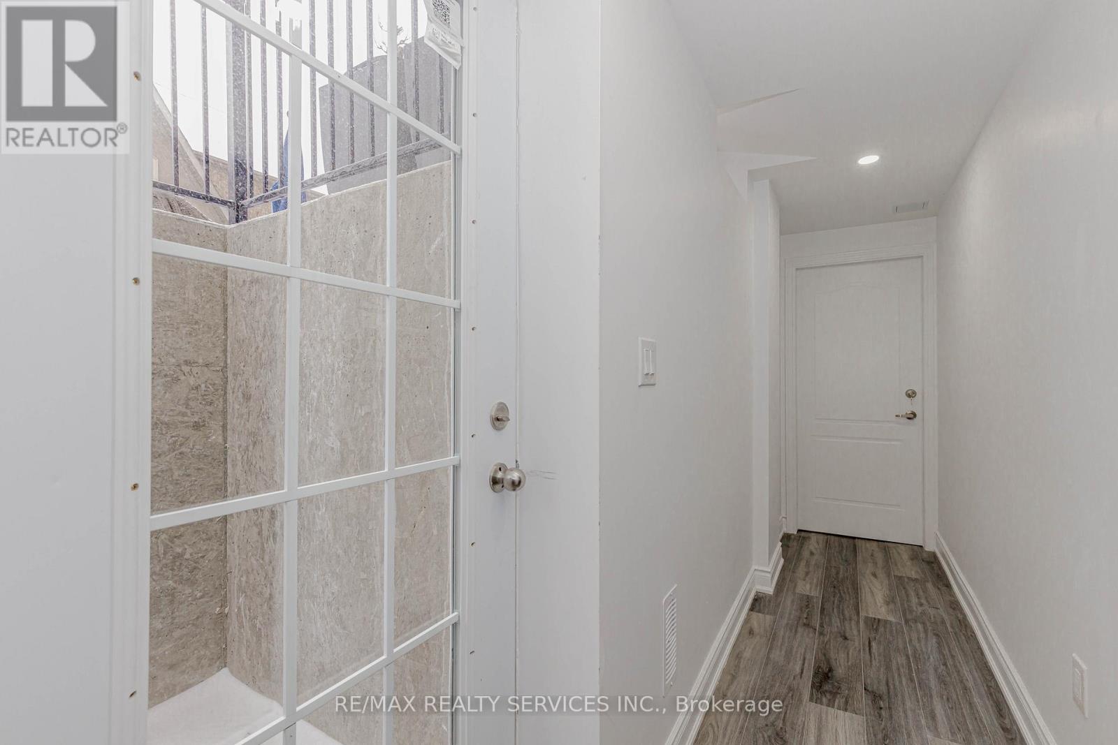 Lower - 132 Bloomsbury Avenue, Brampton (Vales Of Castlemore), Ontario  L6P 2X2 - Photo 3 - W12896622