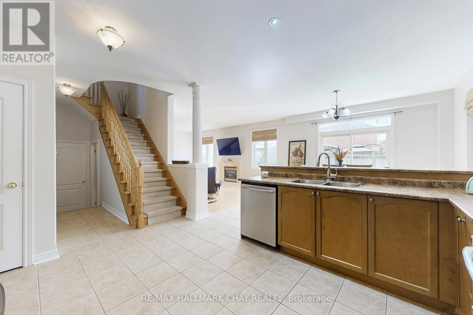 76 Cobblestone Court, Brampton (Sandringham-Wellington), Ontario  L6R 2S4 - Photo 6 - W12896630