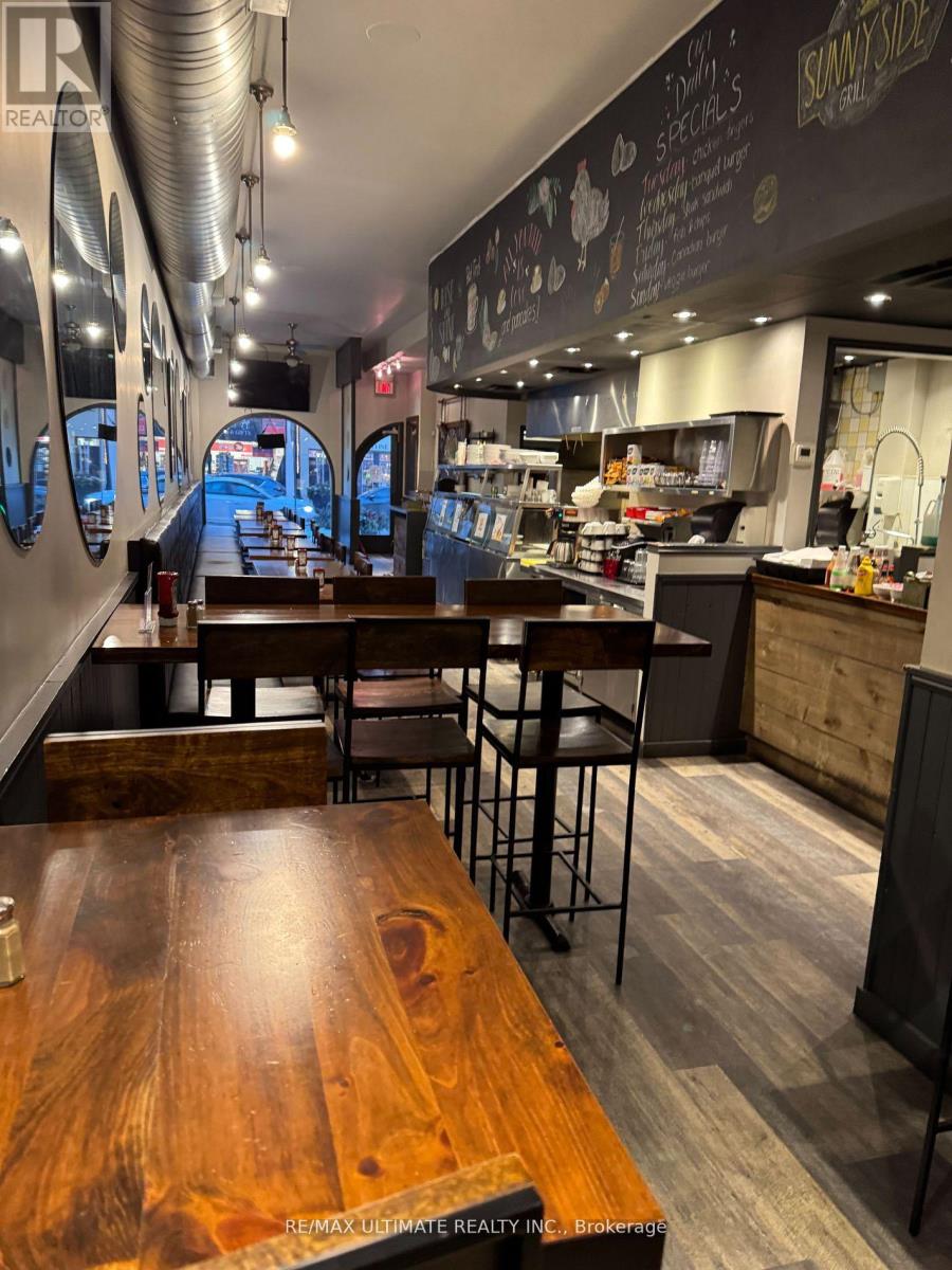 337 Lakeshore Road E, Oakville (Oo Old Oakville), Ontario  L6J 1J4 - Photo 2 - W12896632