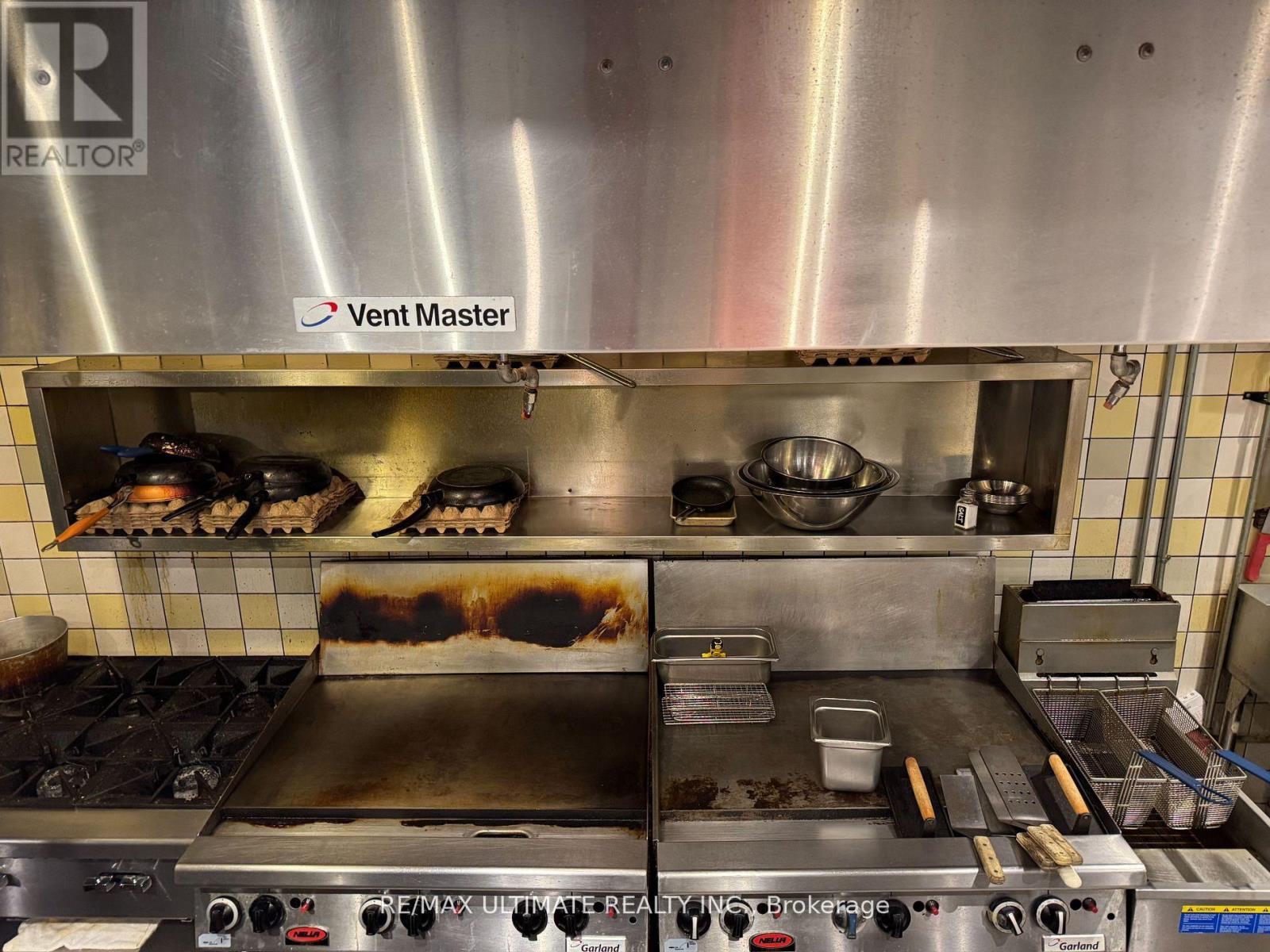 337 Lakeshore Road E, Oakville (Oo Old Oakville), Ontario  L6J 1J4 - Photo 4 - W12896632