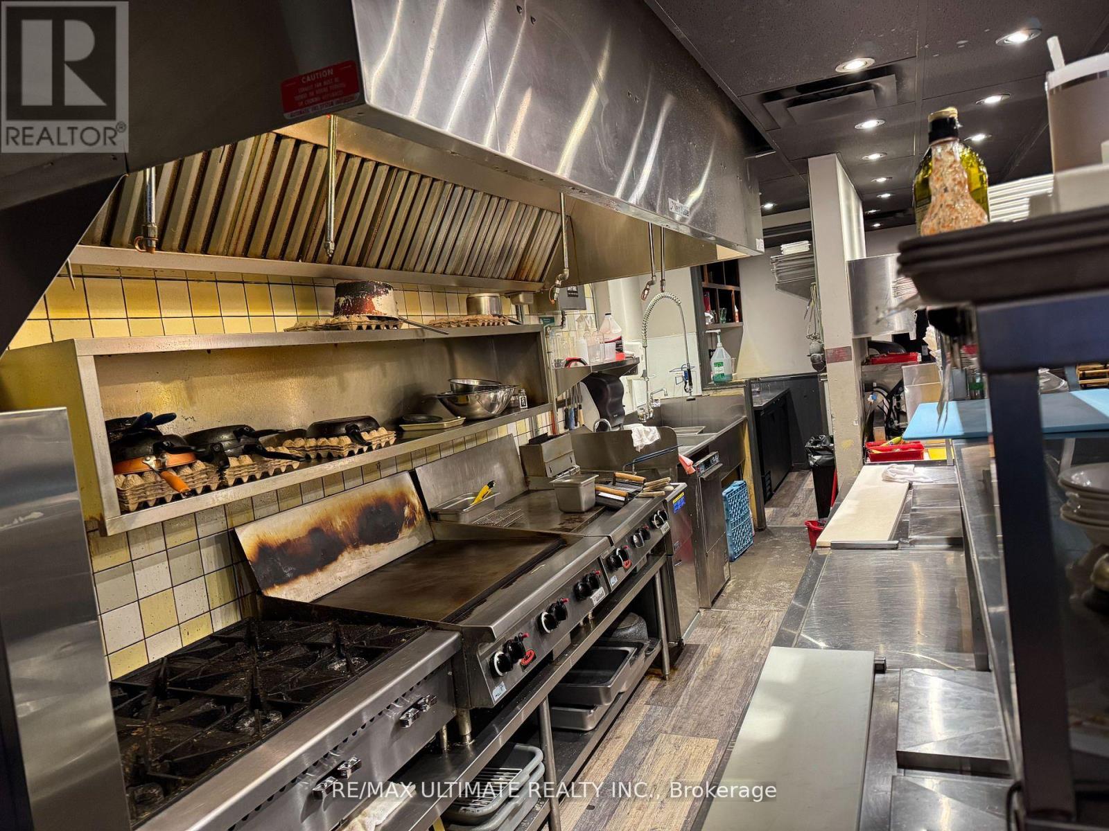 337 Lakeshore Road E, Oakville (Oo Old Oakville), Ontario  L6J 1J4 - Photo 5 - W12896632