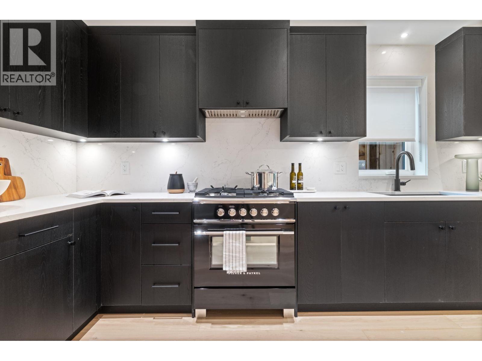 2 2539 Grant Street, Vancouver, British Columbia  V5K 3G6 - Photo 12 - R3101007