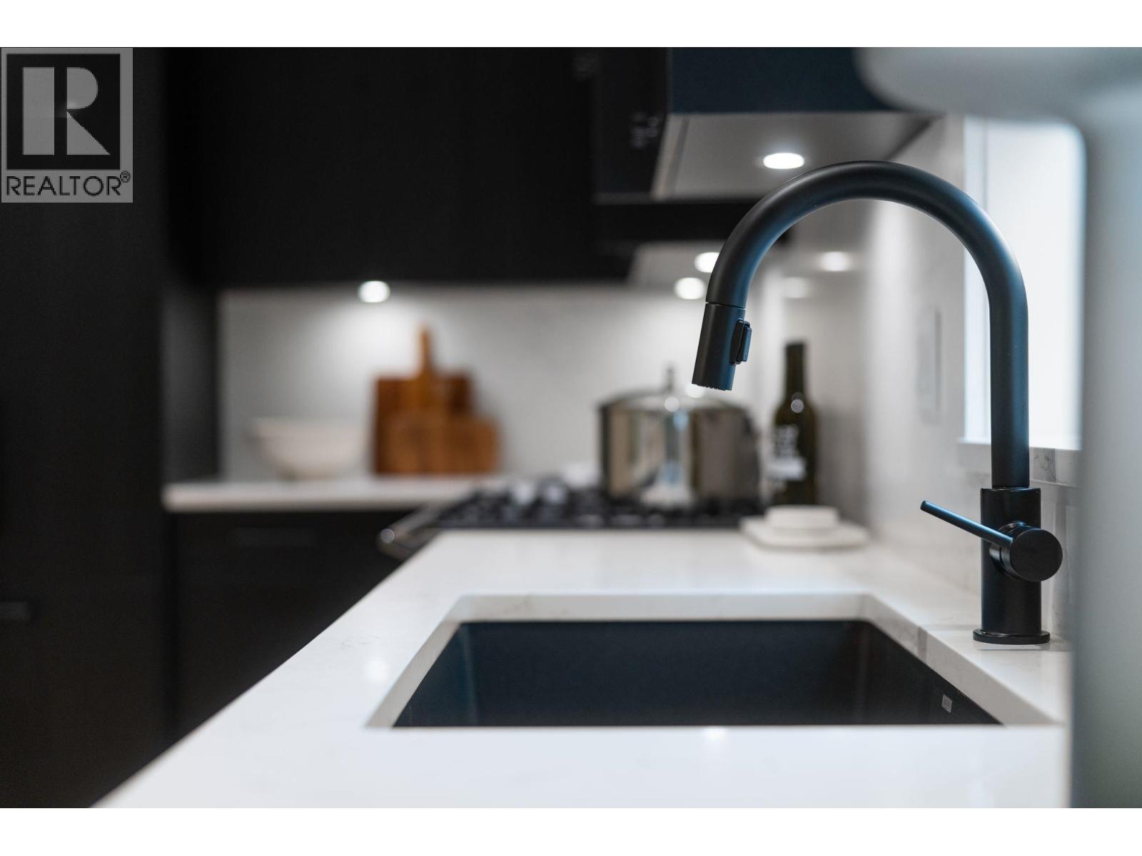 2 2539 Grant Street, Vancouver, British Columbia  V5K 3G6 - Photo 11 - R3101007