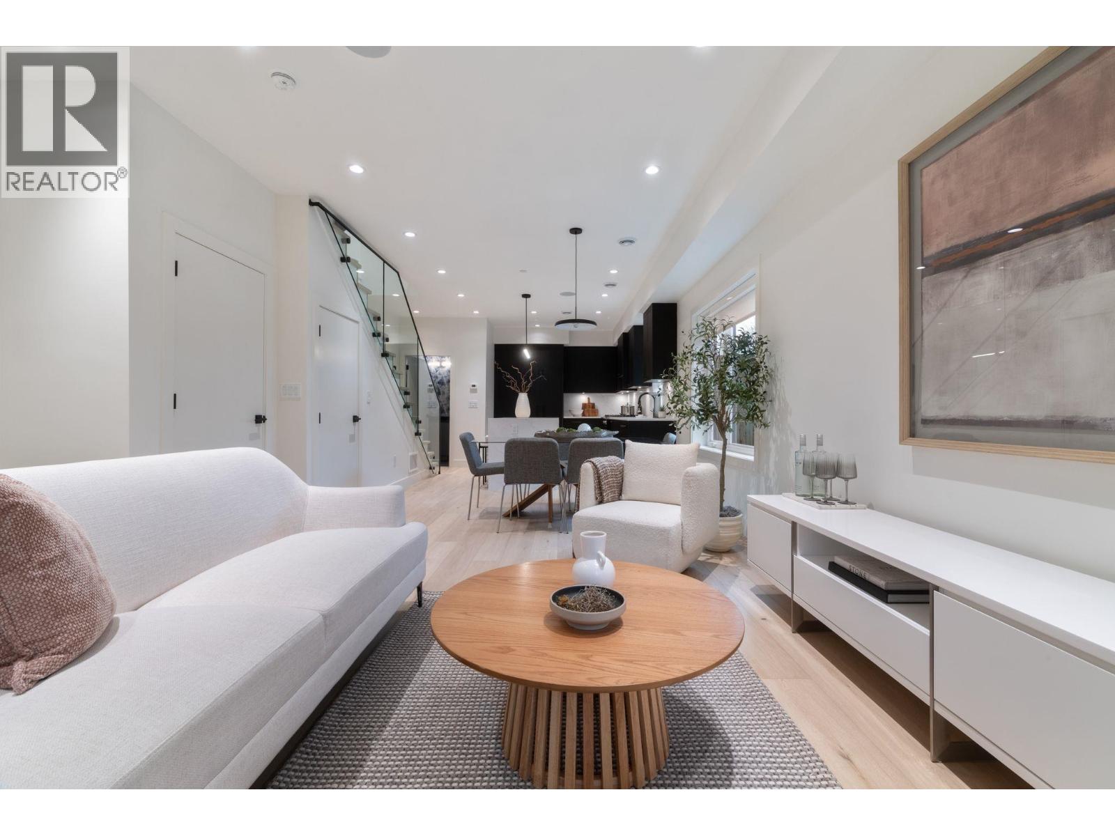 2 2539 Grant Street, Vancouver, British Columbia  V5K 3G6 - Photo 5 - R3101007