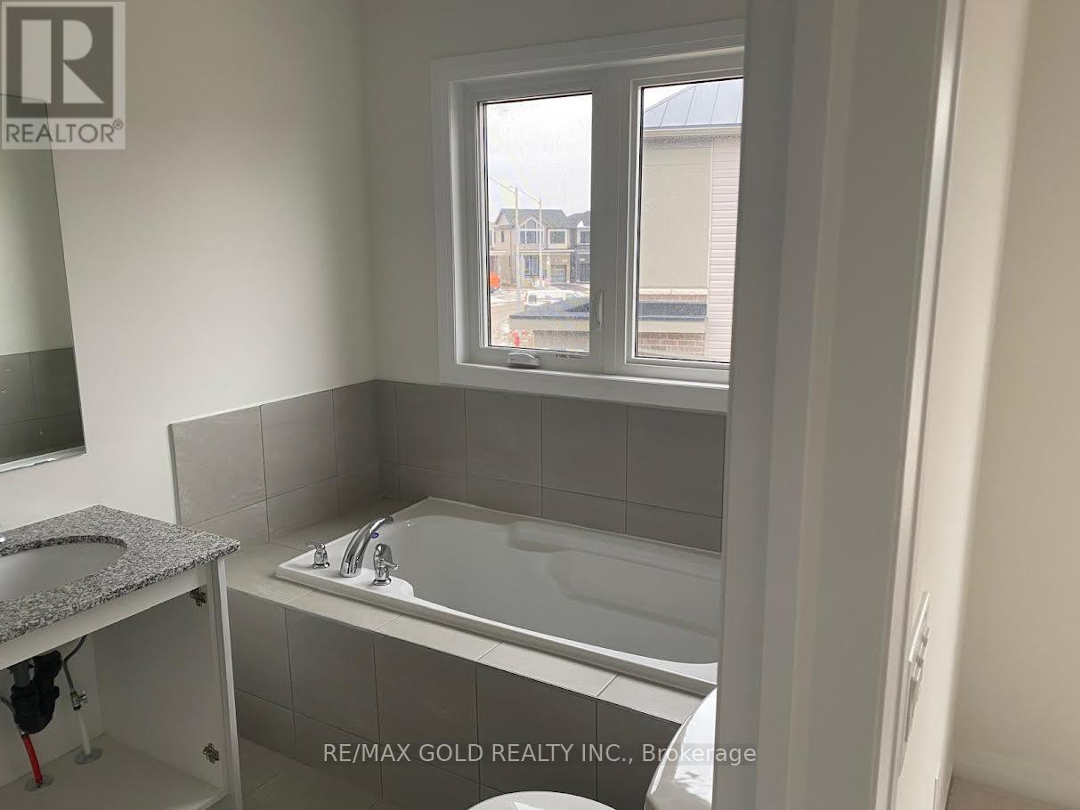 3 Pinnacle Court, Hamilton (Mount Hope), Ontario  L0R 1W0 - Photo 18 - X12896610