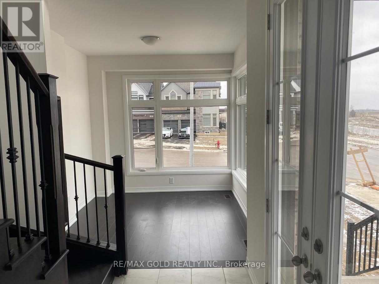 3 Pinnacle Court, Hamilton (Mount Hope), Ontario  L0R 1W0 - Photo 2 - X12896610