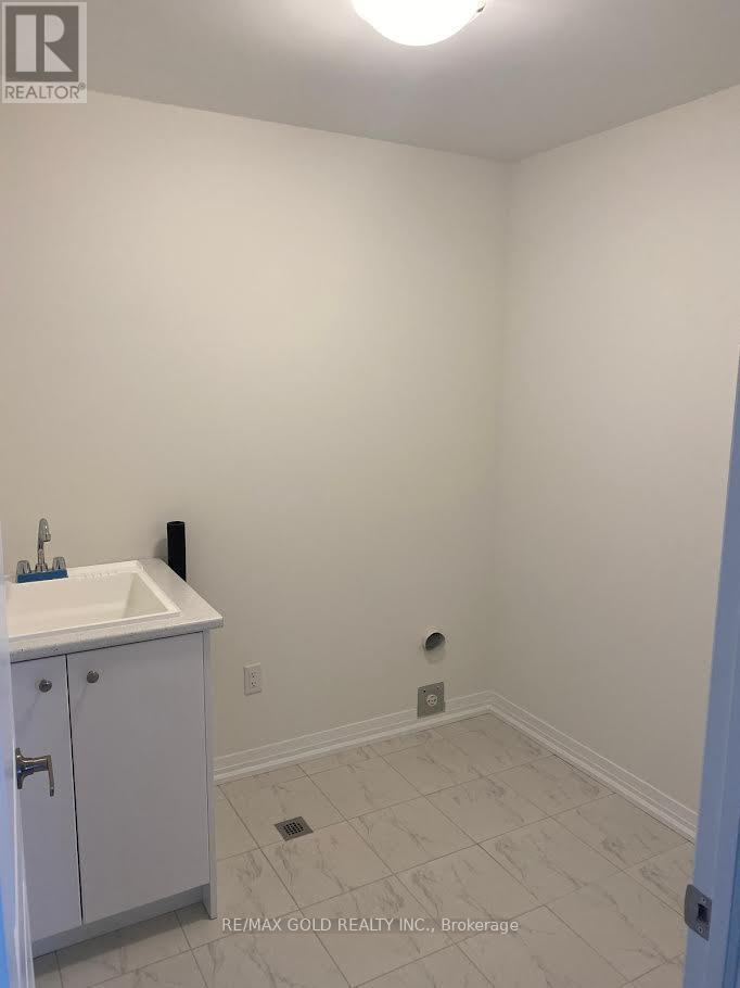 3 Pinnacle Court, Hamilton (Mount Hope), Ontario  L0R 1W0 - Photo 9 - X12896610