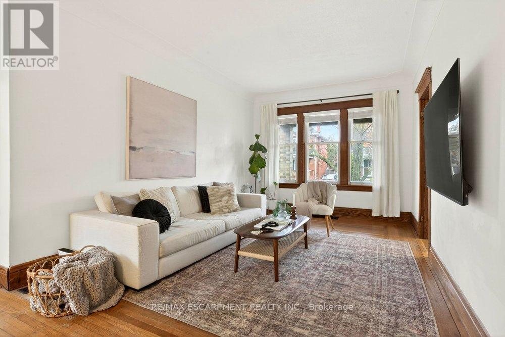 69 Balmoral Avenue S, Hamilton (Delta), Ontario  L8M 3K1 - Photo 11 - X12896642