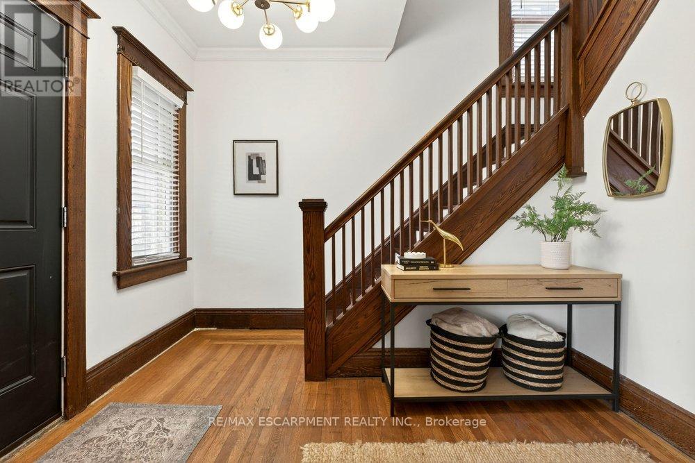 69 Balmoral Avenue S, Hamilton (Delta), Ontario  L8M 3K1 - Photo 18 - X12896642