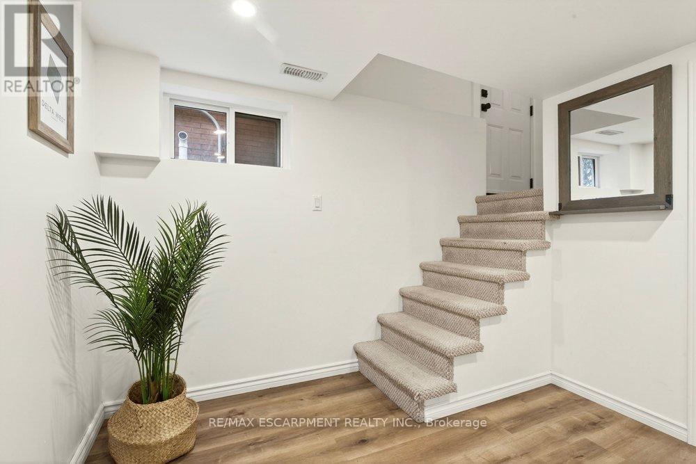 69 Balmoral Avenue S, Hamilton (Delta), Ontario  L8M 3K1 - Photo 35 - X12896642