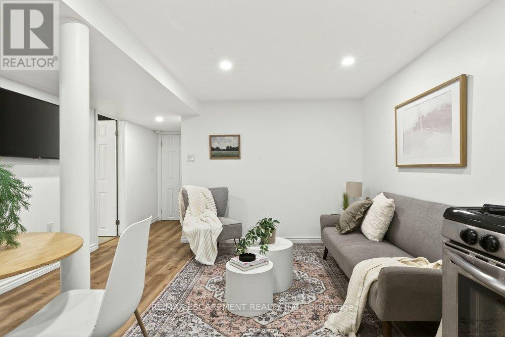 69 Balmoral Avenue S, Hamilton (Delta), Ontario  L8M 3K1 - Photo 38 - X12896642