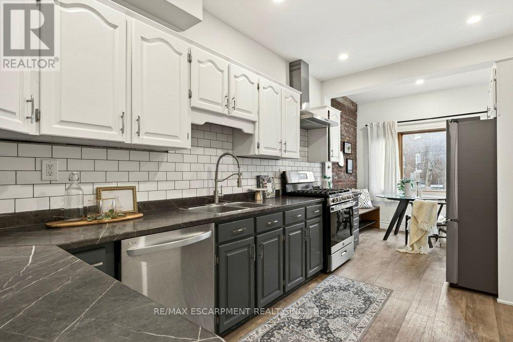 69 Balmoral Avenue S, Hamilton (Delta), Ontario  L8M 3K1 - Photo 4 - X12896642