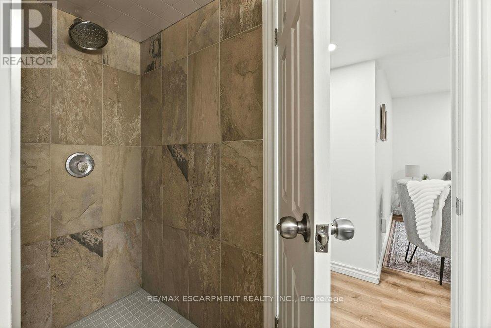 69 Balmoral Avenue S, Hamilton (Delta), Ontario  L8M 3K1 - Photo 44 - X12896642