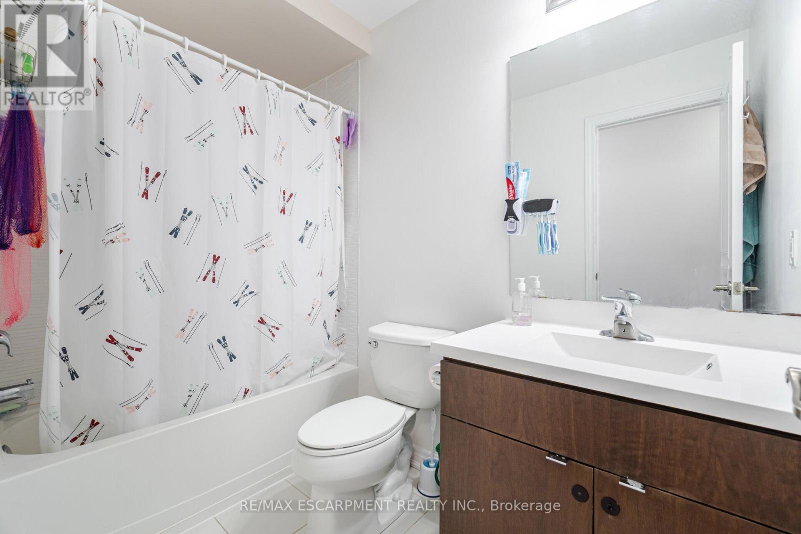 136 Westbank Trail, Hamilton (Stoney Creek Mountain), Ontario  L8J 1R5 - Photo 18 - X12896646