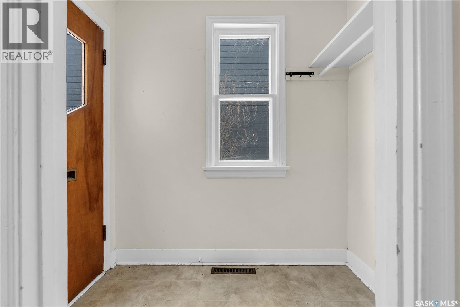 1115 9th Street E, Saskatoon, Saskatchewan  S7H 0N4 - Photo 2 - SK030743