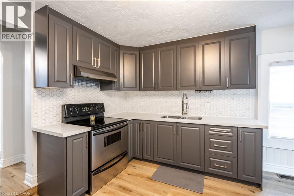 30 Elm Street, St. Catharines, Ontario  L2P 2B7 - Photo 4 - 40813215