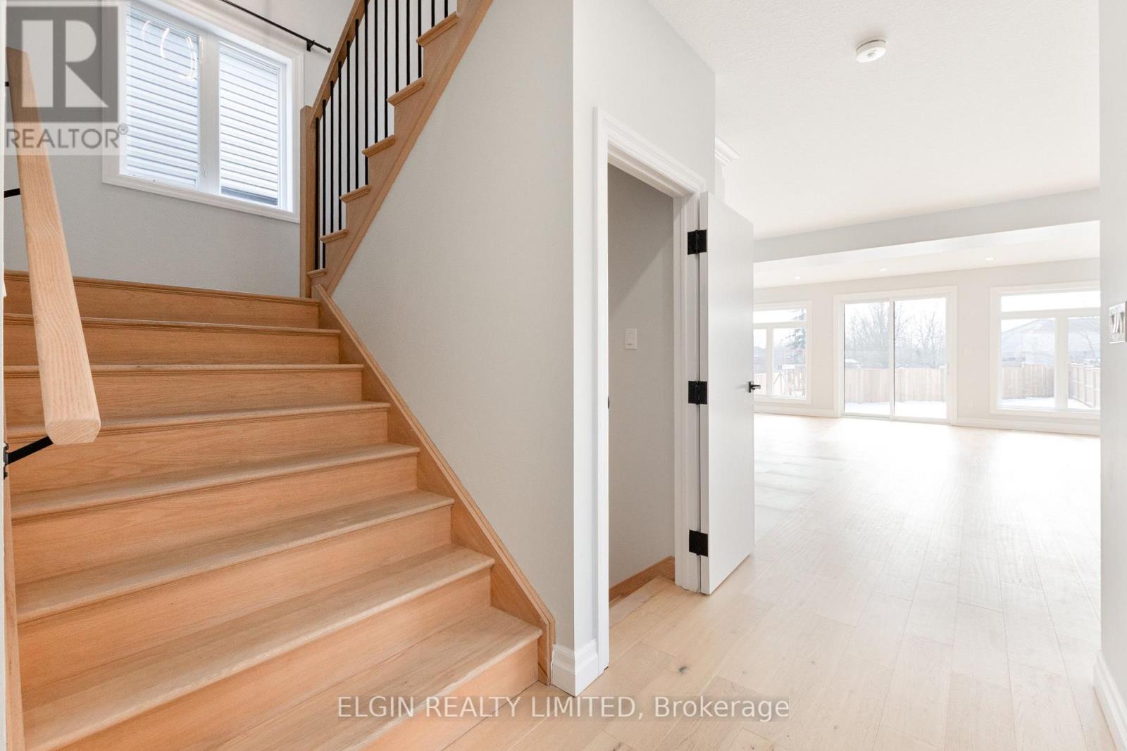 41531 Florence Court, Southwold, Ontario  N5P 4N4 - Photo 4 - X12896732