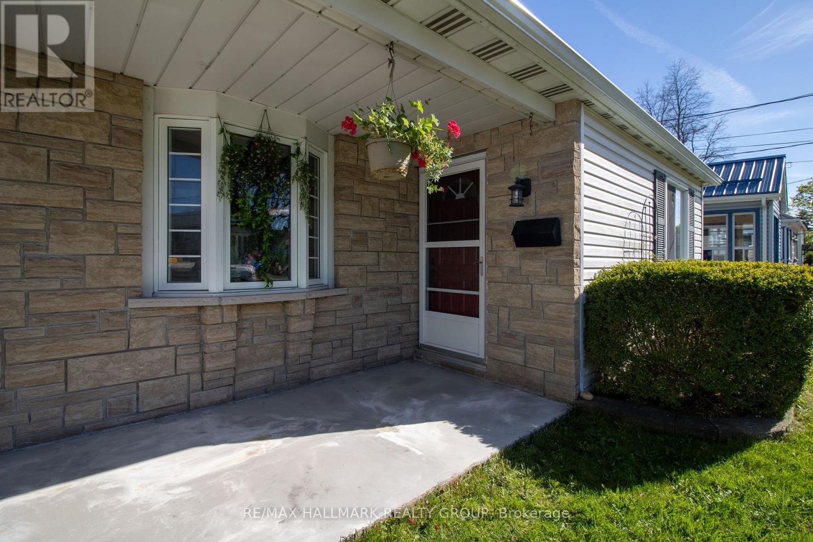 31 Chaffey Street, Brockville, Ontario  K6V 4L5 - Photo 3 - X12896682