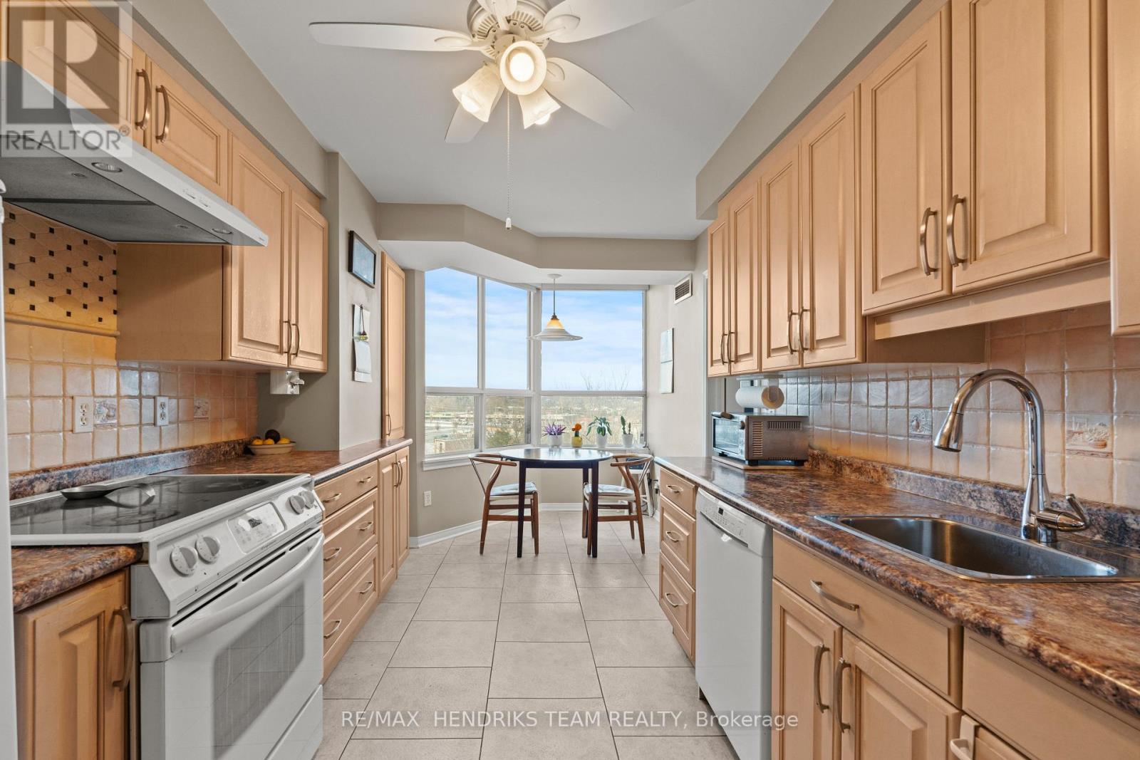 702 - 3 Towering Hts Boulevard, St. Catharines (Glendale/glenridge), Ontario  L2T 4A4 - Photo 6 - X12896668