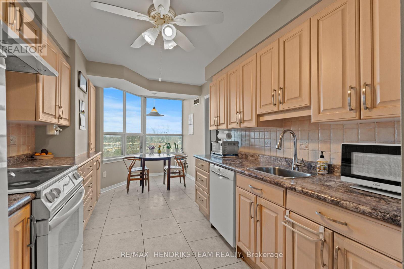 702 - 3 Towering Hts Boulevard, St. Catharines (Glendale/glenridge), Ontario  L2T 4A4 - Photo 7 - X12896668