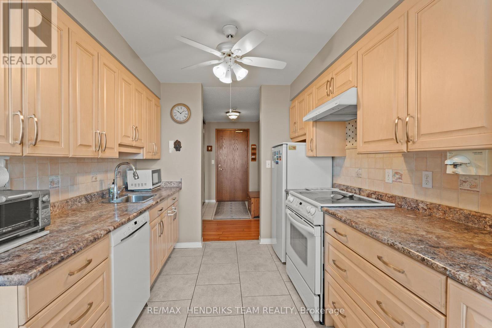 702 - 3 Towering Hts Boulevard, St. Catharines (Glendale/glenridge), Ontario  L2T 4A4 - Photo 8 - X12896668