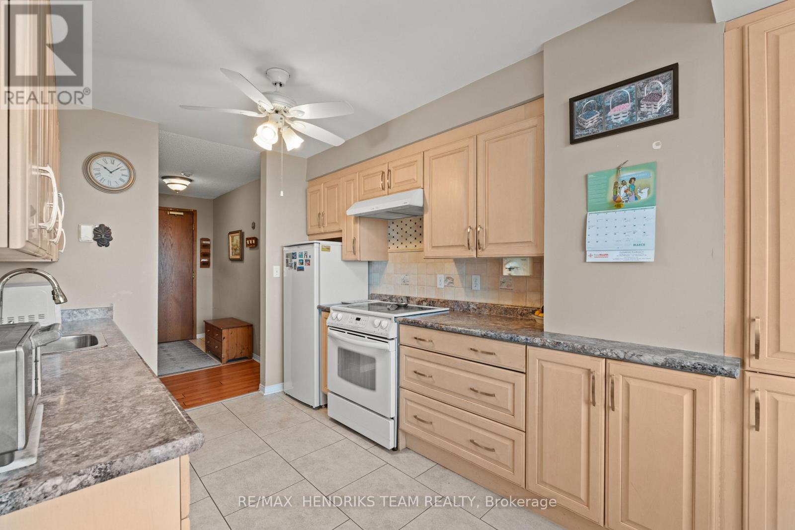 702 - 3 Towering Hts Boulevard, St. Catharines (Glendale/glenridge), Ontario  L2T 4A4 - Photo 9 - X12896668