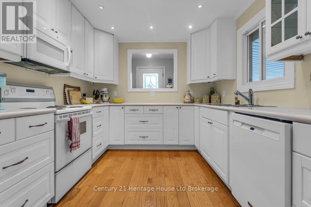 997 Vanier Avenue, Woodstock (Woodstock - North), Ontario  N4S 4K5 - Photo 13 - X12896816