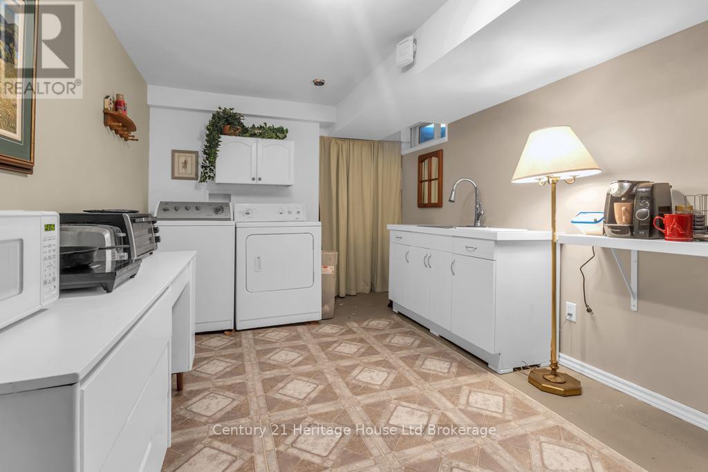 997 Vanier Avenue, Woodstock (Woodstock - North), Ontario  N4S 4K5 - Photo 25 - X12896816