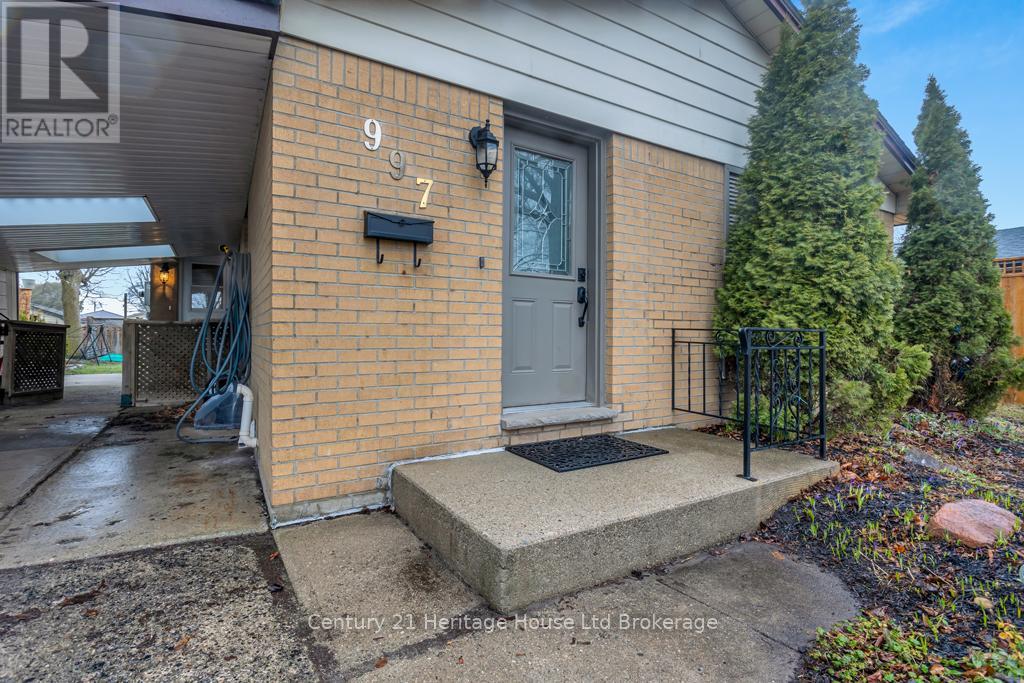 997 Vanier Avenue, Woodstock (Woodstock - North), Ontario  N4S 4K5 - Photo 3 - X12896816