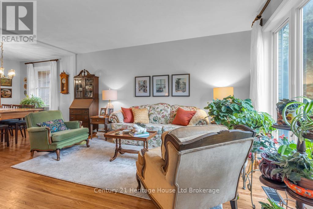 997 Vanier Avenue, Woodstock (Woodstock - North), Ontario  N4S 4K5 - Photo 5 - X12896816