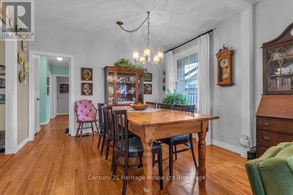 997 Vanier Avenue, Woodstock (Woodstock - North), Ontario  N4S 4K5 - Photo 7 - X12896816