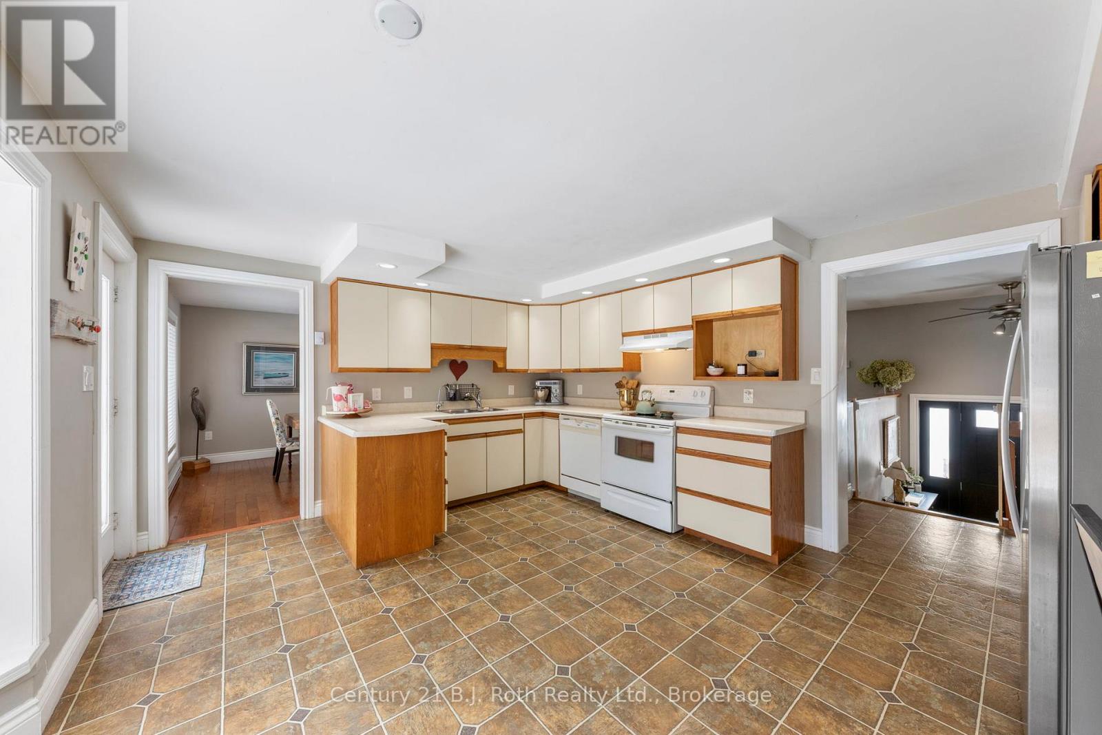 60 Lepage Drive, Penetanguishene, Ontario  L9M 1R5 - Photo 12 - S12896734