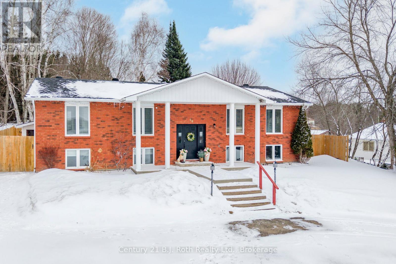 60 Lepage Drive, Penetanguishene, Ontario  L9M 1R5 - Photo 2 - S12896734