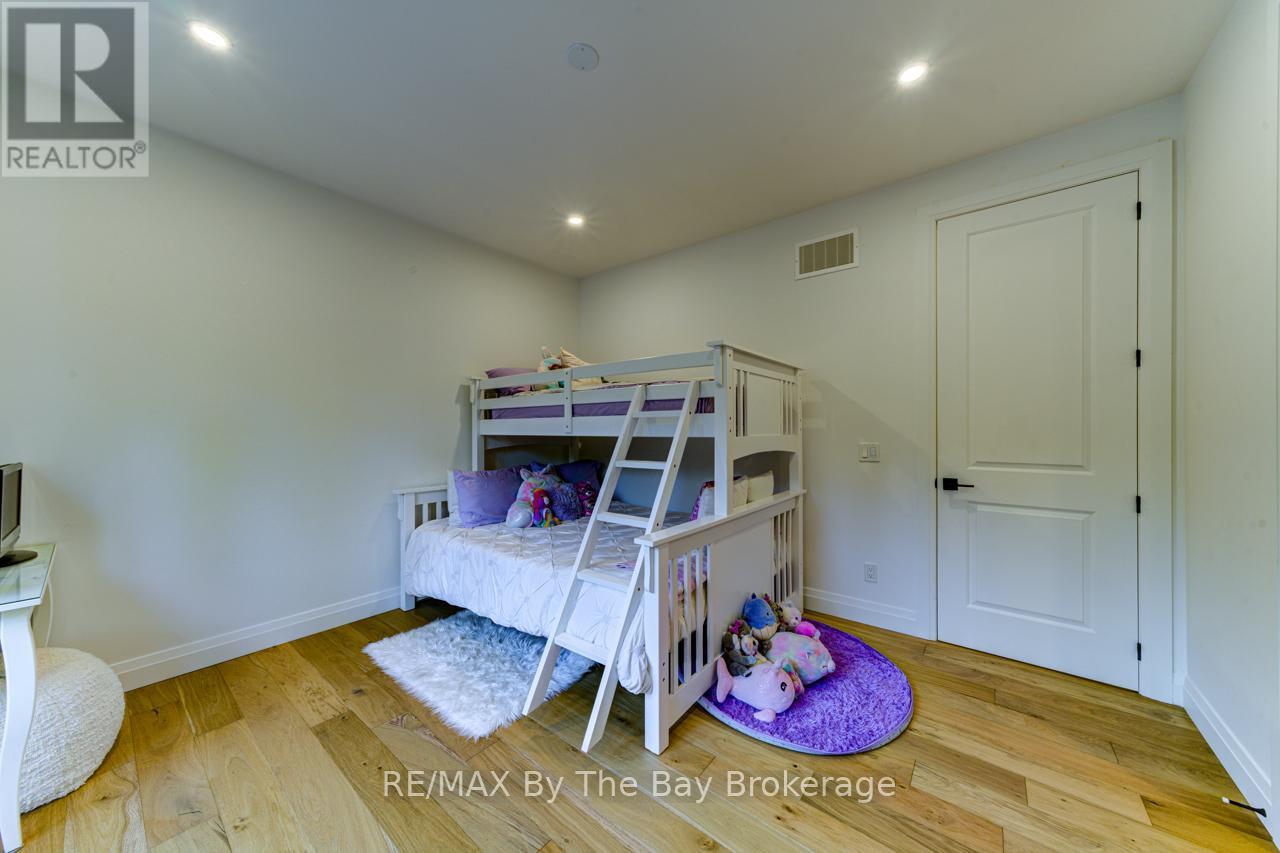 7881 Poplar Side Road, Clearview, Ontario  L9Y 5N4 - Photo 32 - S12896858