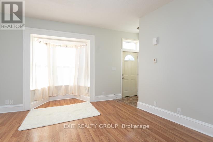 56 Moira Street W, Belleville (Belleville Ward), Ontario  K8P 1S3 - Photo 5 - X12896744