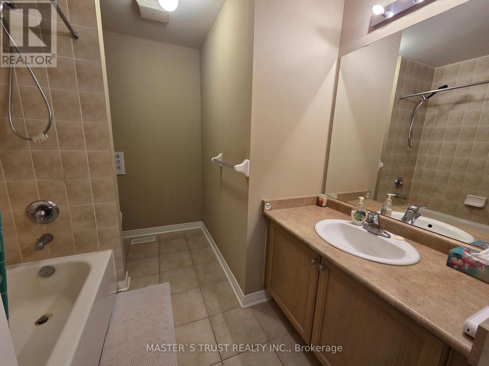 Room C - 45 Sharon Lee Drive, Markham, Ontario  L6C 2K2 - Photo 7 - N12894452