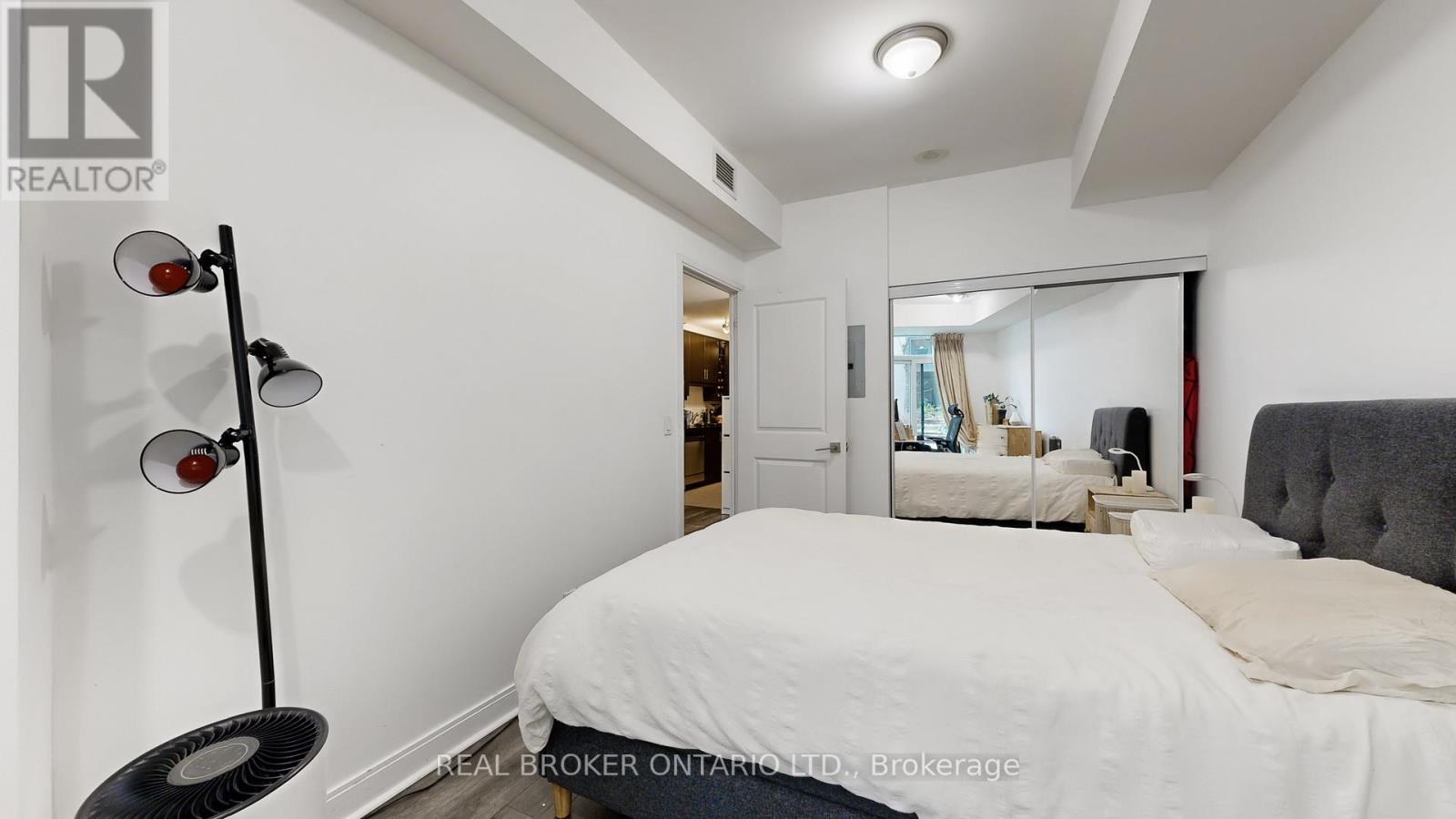 313 - 38 The Esplanade, Toronto, Ontario  M5E 1A5 - Photo 11 - C12896712