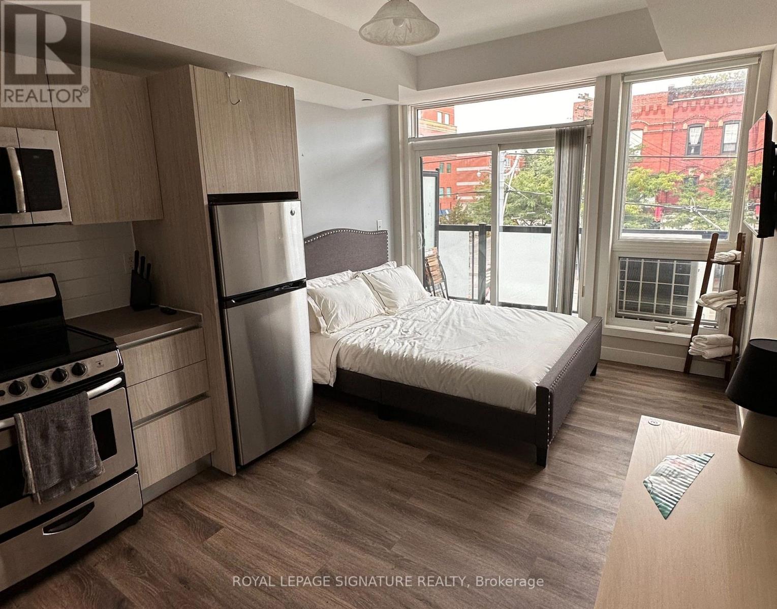 202 - 335 College Street, Toronto, Ontario  M5T 1S2 - Photo 2 - C12896760