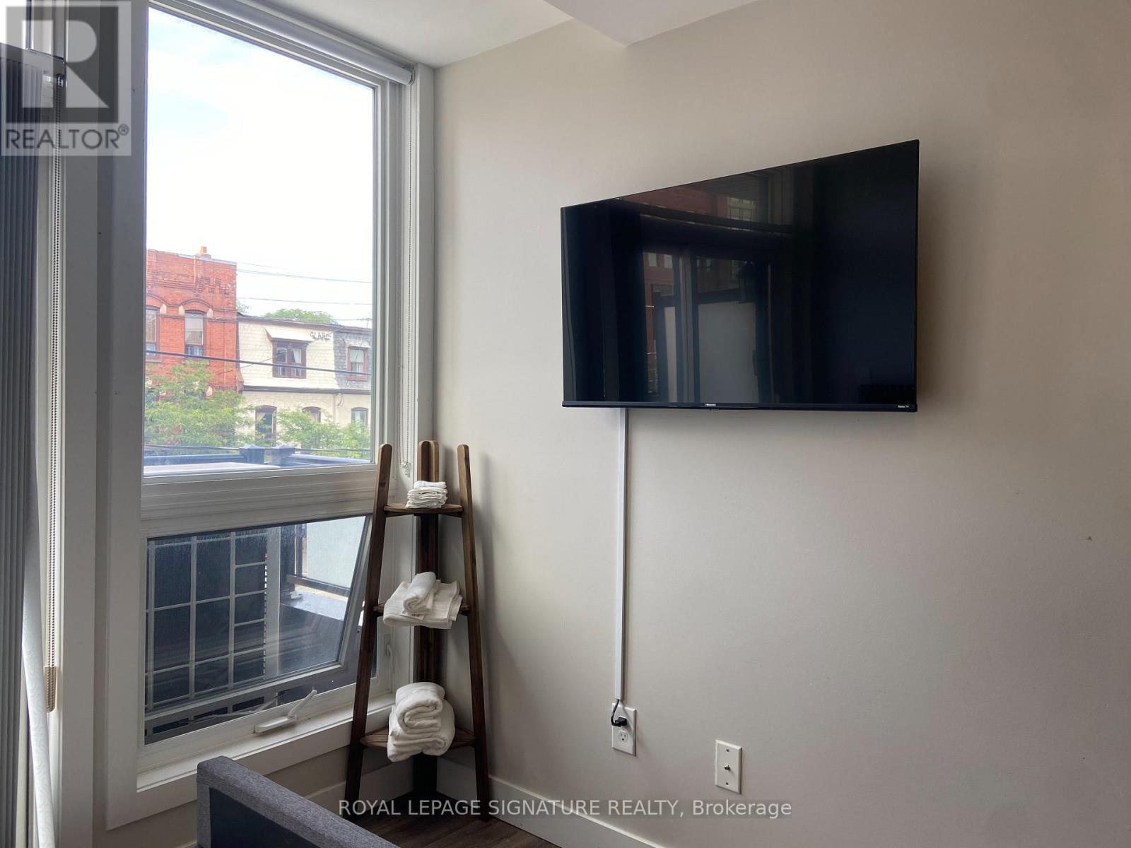 202 - 335 College Street, Toronto, Ontario  M5T 1S2 - Photo 4 - C12896760